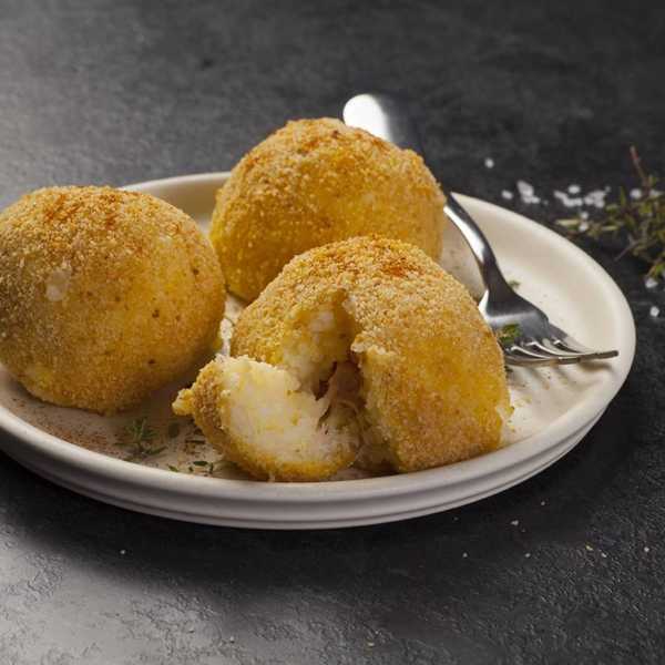 Cestinhos de pão com tomate-cereja